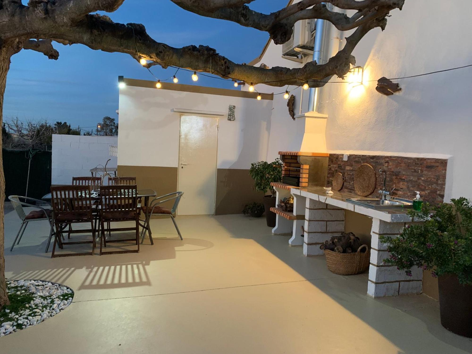 Casa Enric , Con Zona Infantil, Piscina Y Parking Privado * Deltebre
