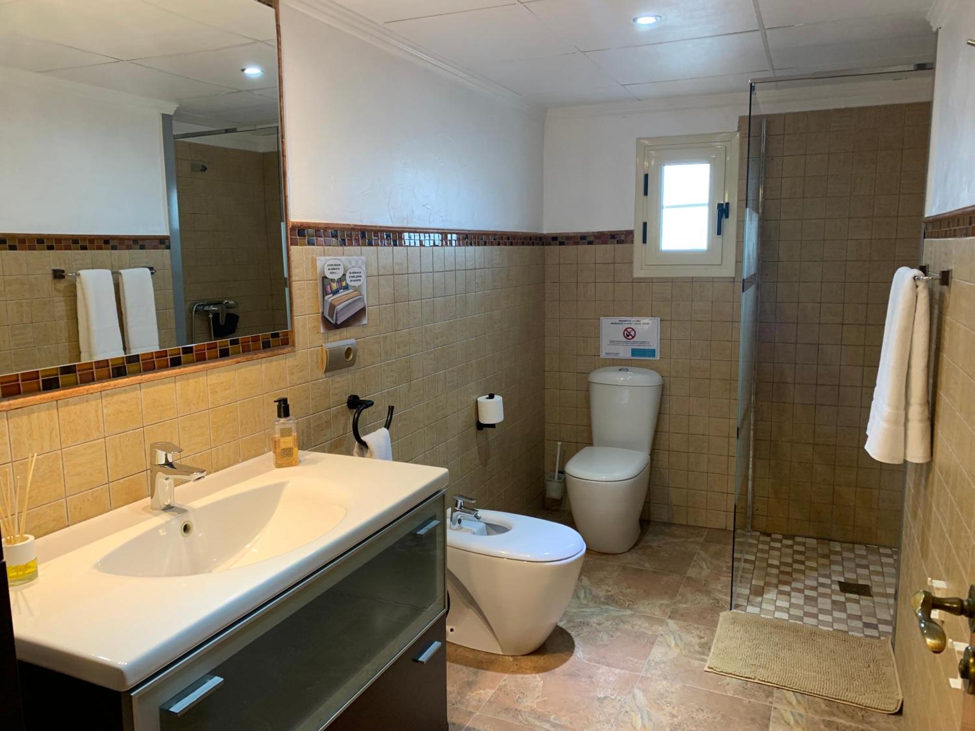 Casa Enric , Con Zona Infantil, Piscina Y Parking Privado Landhaus Deltebre